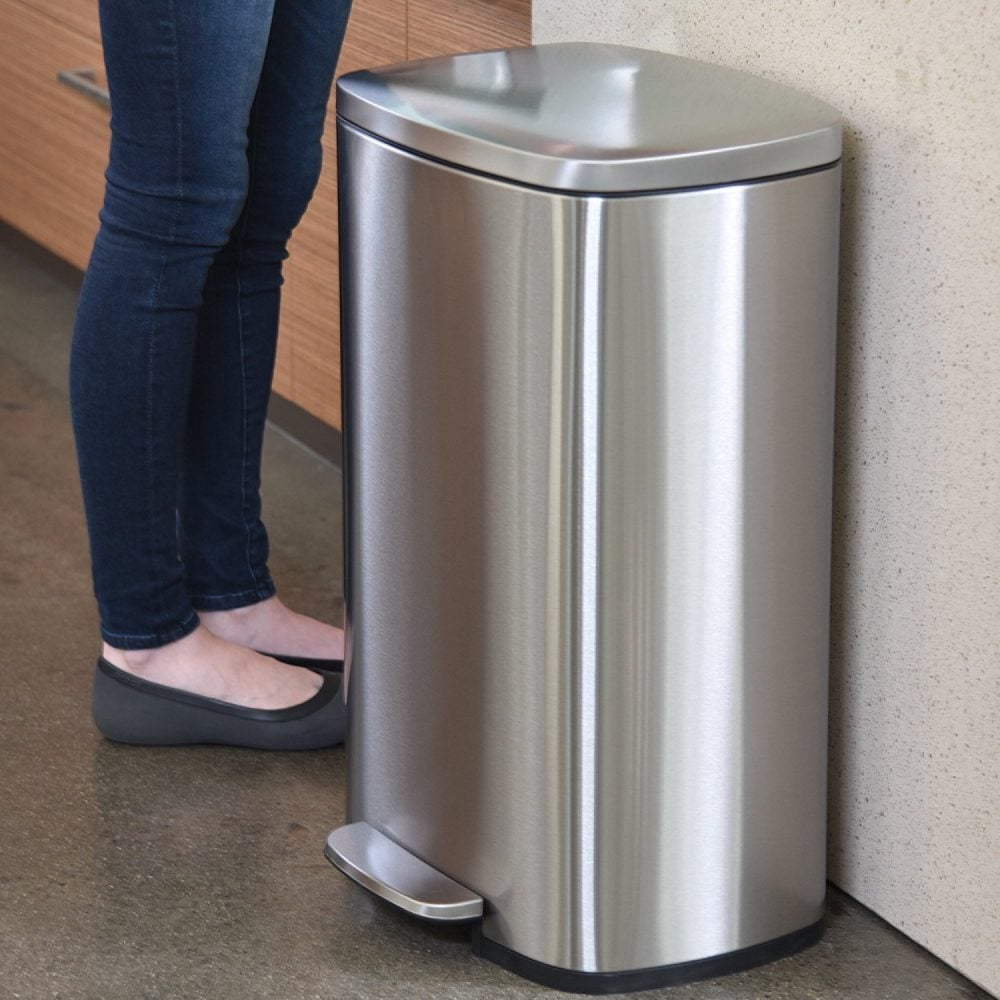 the-5-best-kitchen-trash-cans-that-want-to-eat-your-garbage