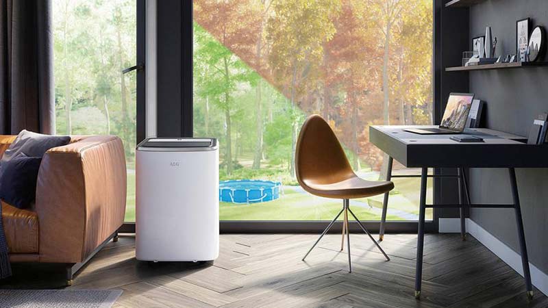 Portable-air-conditioner-near-door