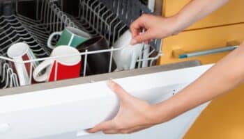 Resetting a Whirlpool dishwasher