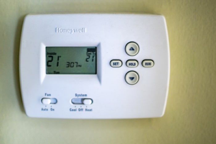 Why Is The Snowflake Blinking On My Thermostat Your Home Associate