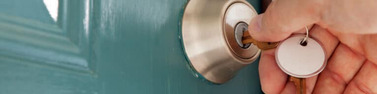 can-t-remove-a-stuck-deadbolt-here-s-how-to-unlock-it