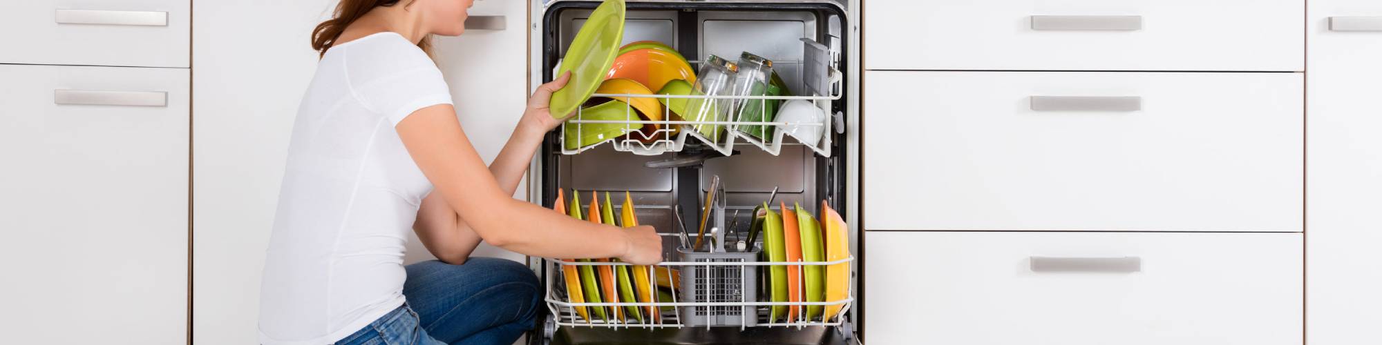 Bosch vs. Kitchenaid Dishwashers The Cleaning Crown