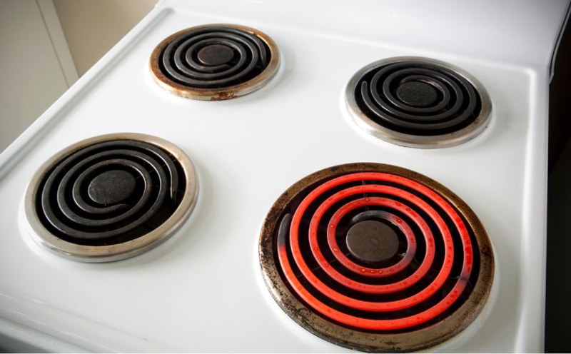 Electric oven with only one functional burner