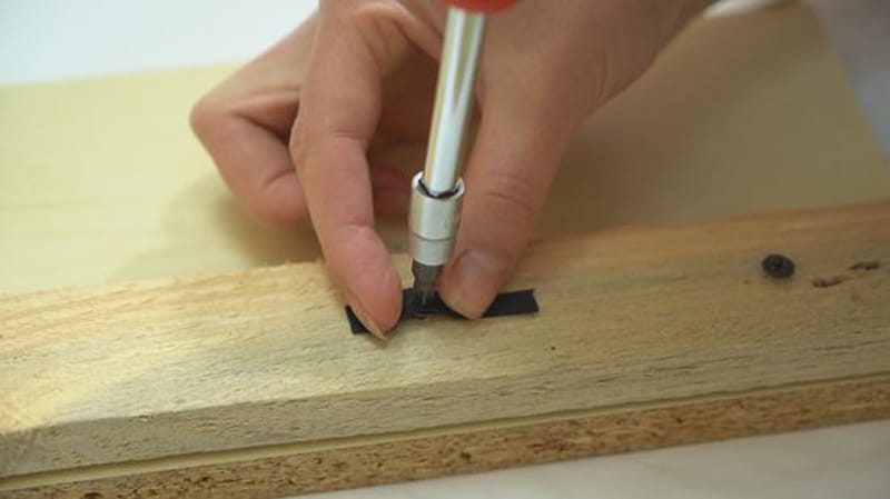 Replacing screw with a rubber band