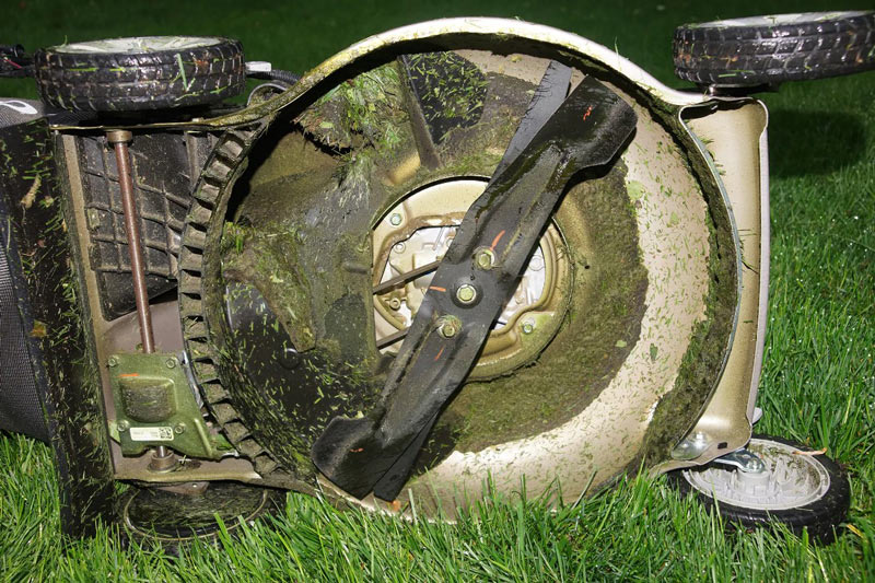 Lawn mower with twt wheels and a broken blade