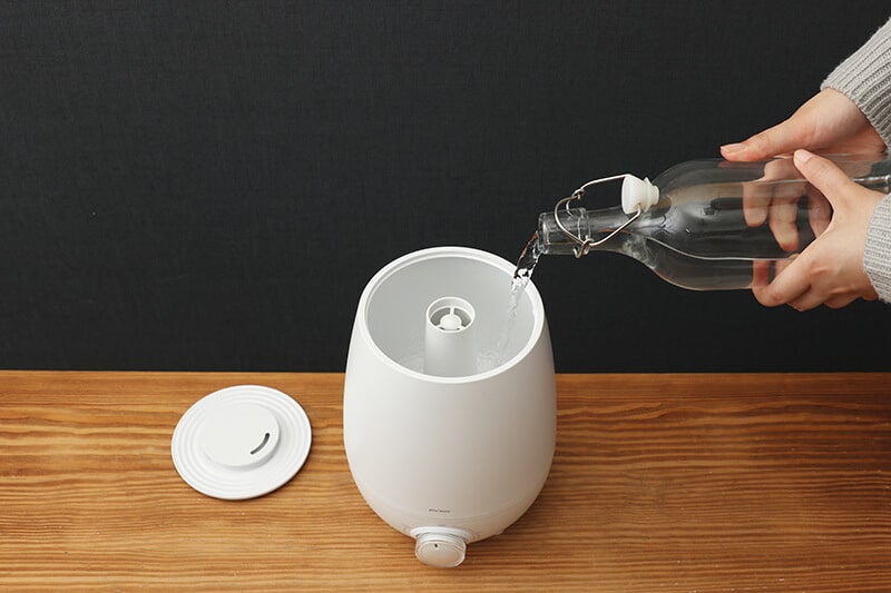 Filing Humidifier With Water