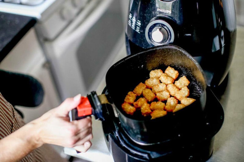 Cooking chicken in air fryer with a little bit of oil