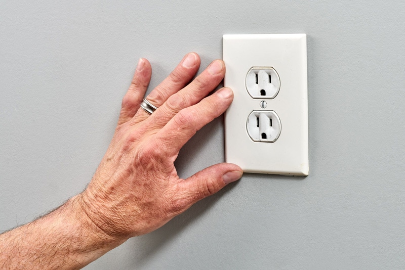 https://applianceanalysts.com/wp-content/uploads/2022/03/three-prong-outlet.jpg