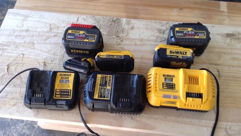 dewalt 18v battery charger lights