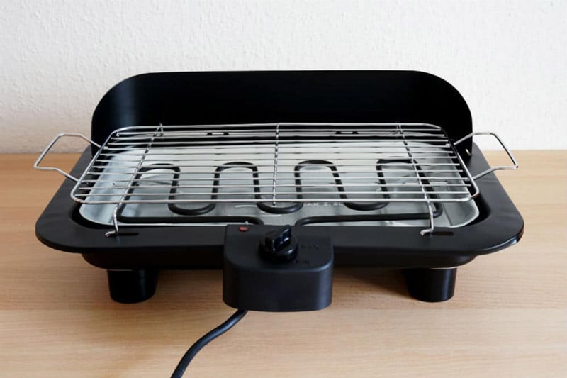 Electric Grill With Functional Knob