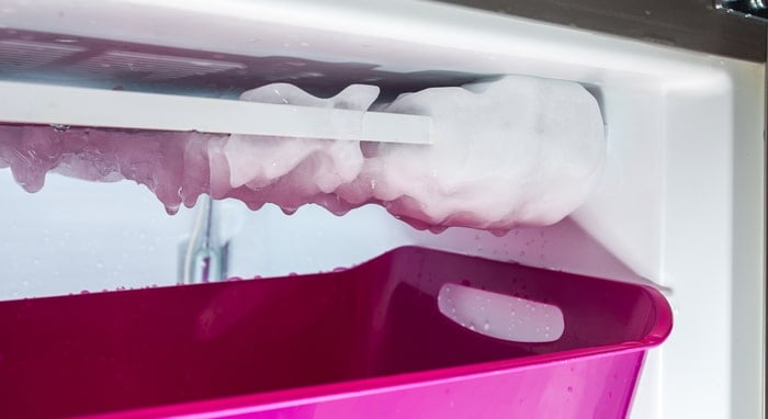 How to manually defrost a refrigerator