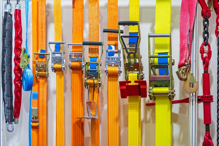 Several ratchet straps in different colors and sizes