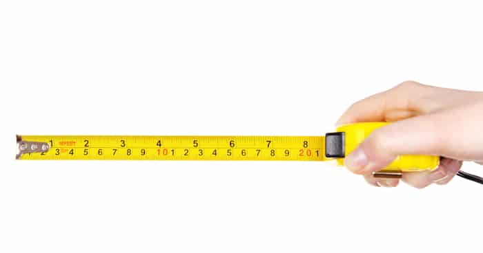 A person holding a measuring tape 