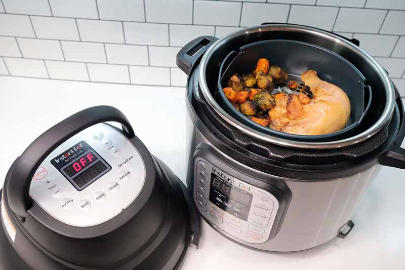 Instan Pot Air Fryer With Chicken And Vegetables Inside