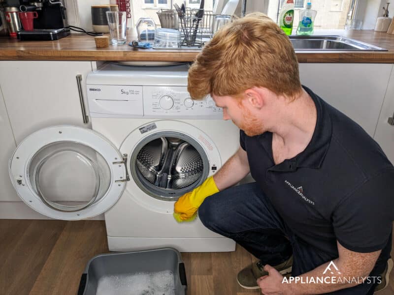 Cleaning a washing machine