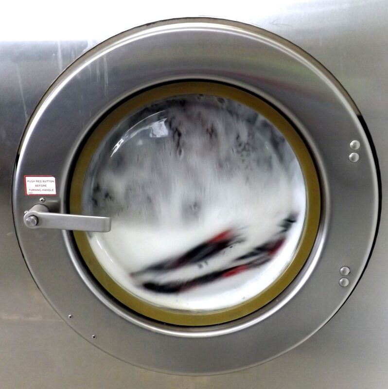 a working clothes washer